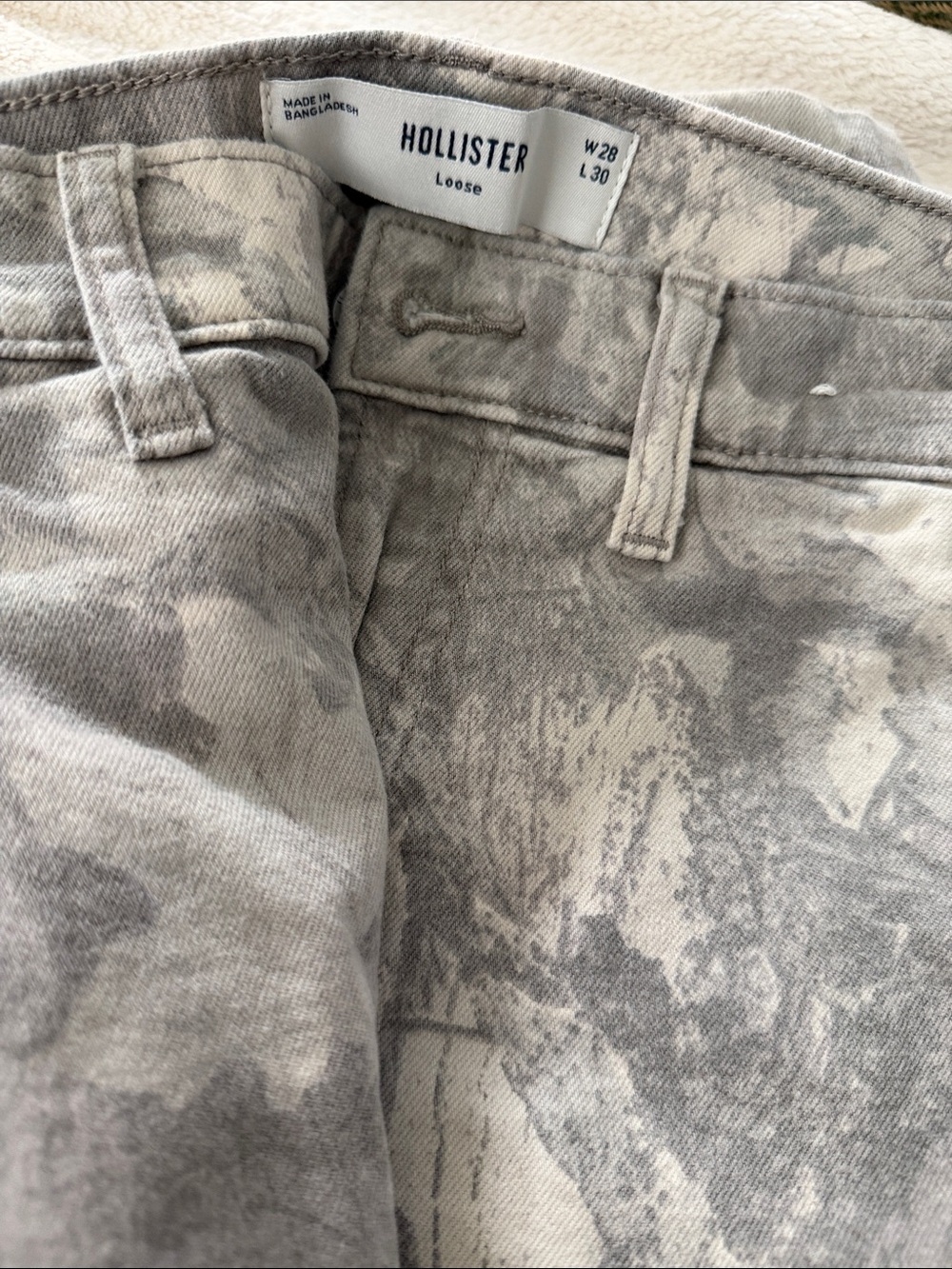 Hollister Loose Jeans in Light Gray Tie-Dye